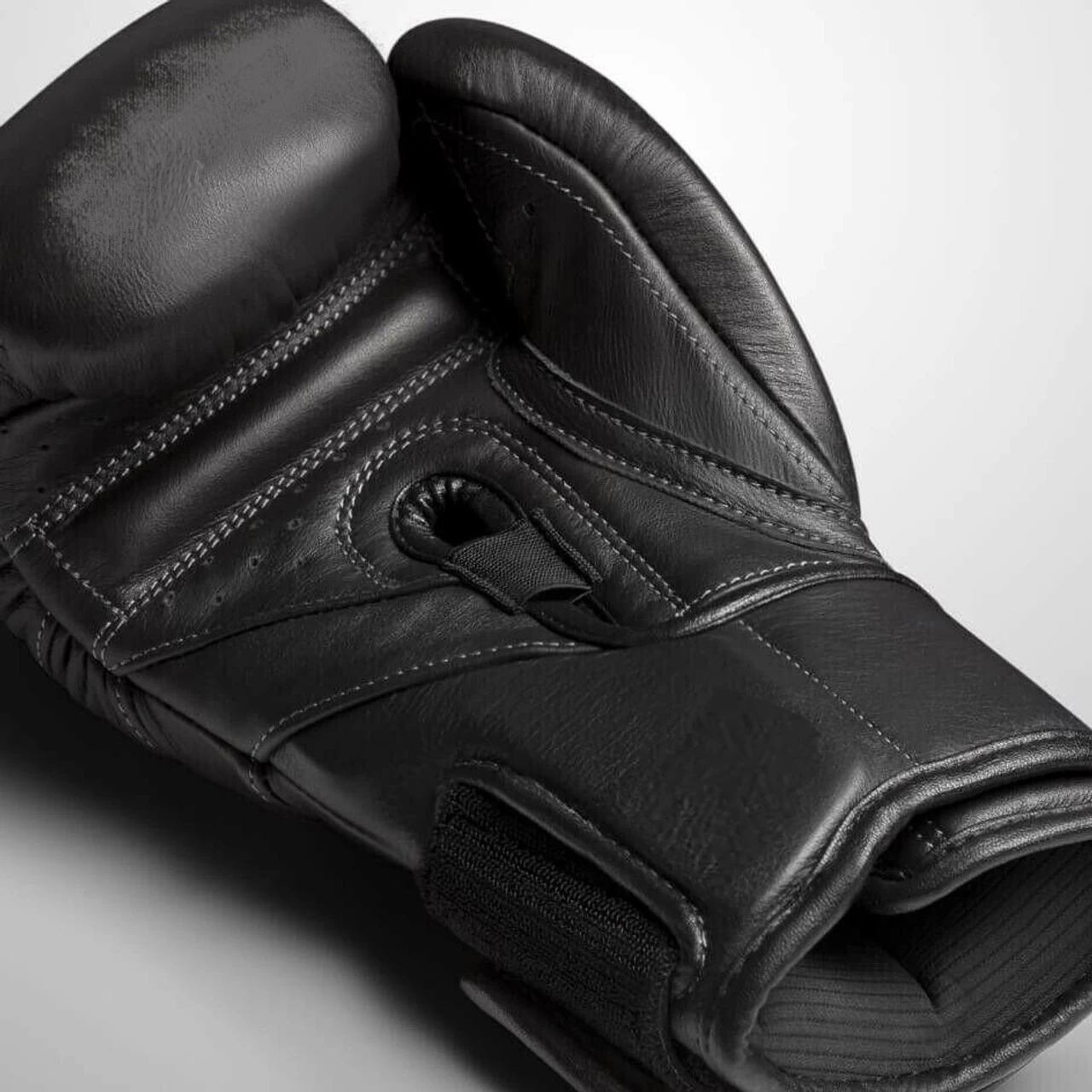 Spirit Sports Deluxe Leather Boxing Gloves 5 Spirit Sports Deluxe Leather Boxing Gloves - Image 5