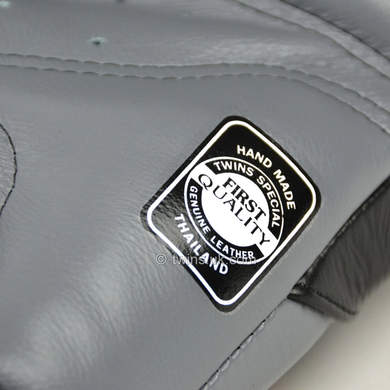 Twins Deluxe Sparring Gloves 9 Twins Deluxe Sparring Gloves - Image 9